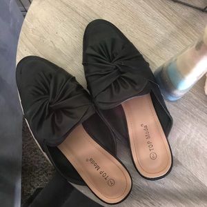 Black size 7 loafers